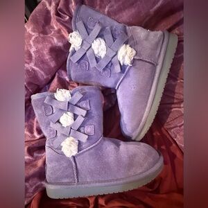 Koolaburra by UGG Victoria Kids Short Boot in Montana Grape